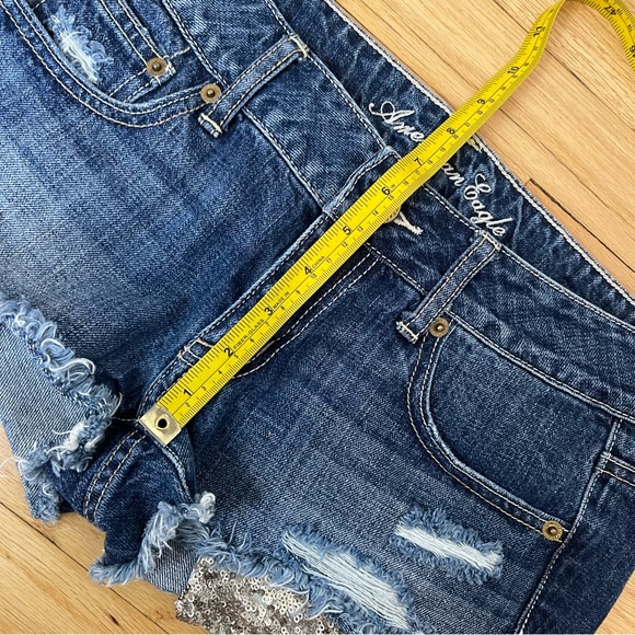 American Eagle Destroyed Gold Sequined Pockets Denim Blue Cut Off Shorts Size 4 - Picture 6 of 8